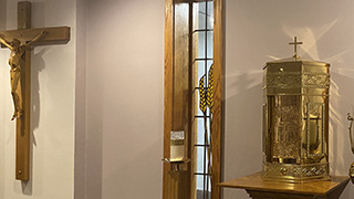 chapel-cross-insidex320 Inside chapel