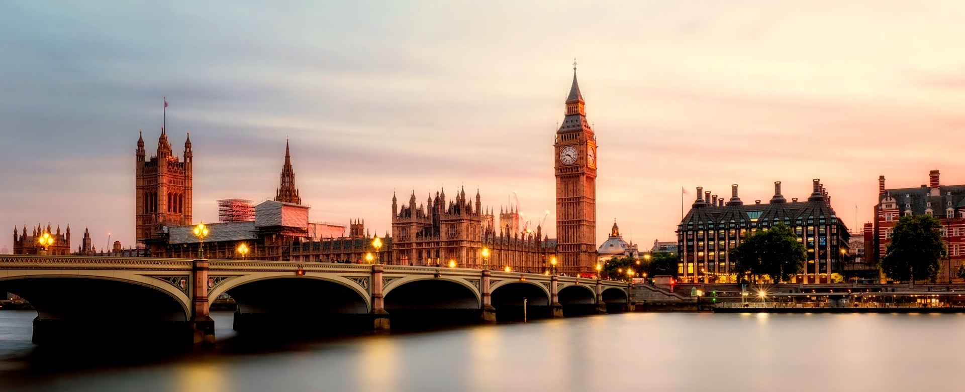 Big Ben and Parliament in London at dusk