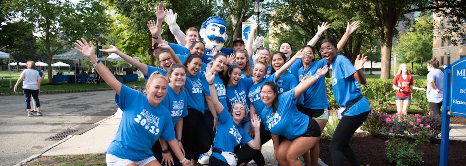 Students on move-in day 