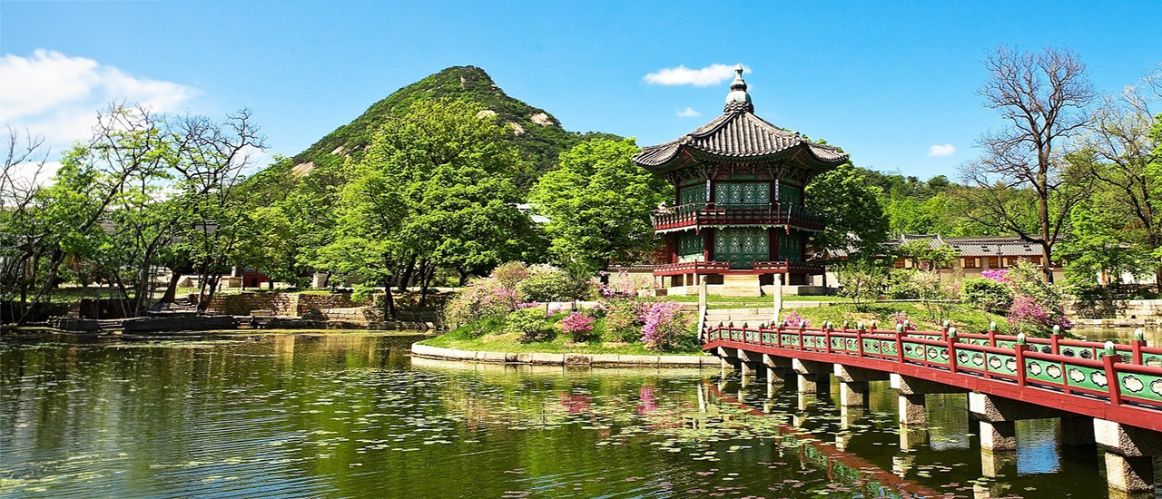 Image of a pagoda and a bridge in Seoul.