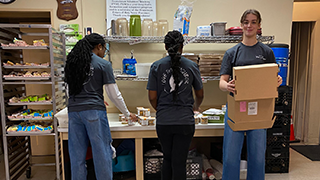 student volunteers handing out meals 