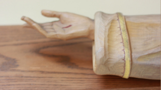 statue-handx320x180 A photo of Jesus on cross