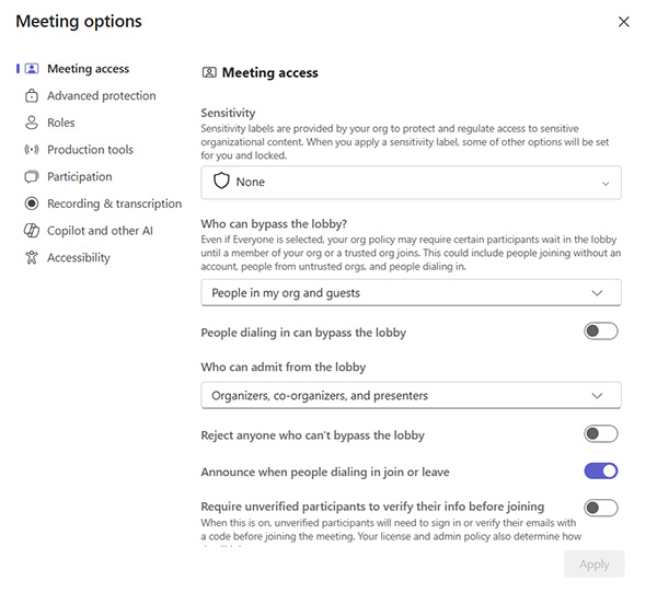 Screenshot of Teams meeting options for access, lobby bypass, sensitivity labels, and join/leave settings.